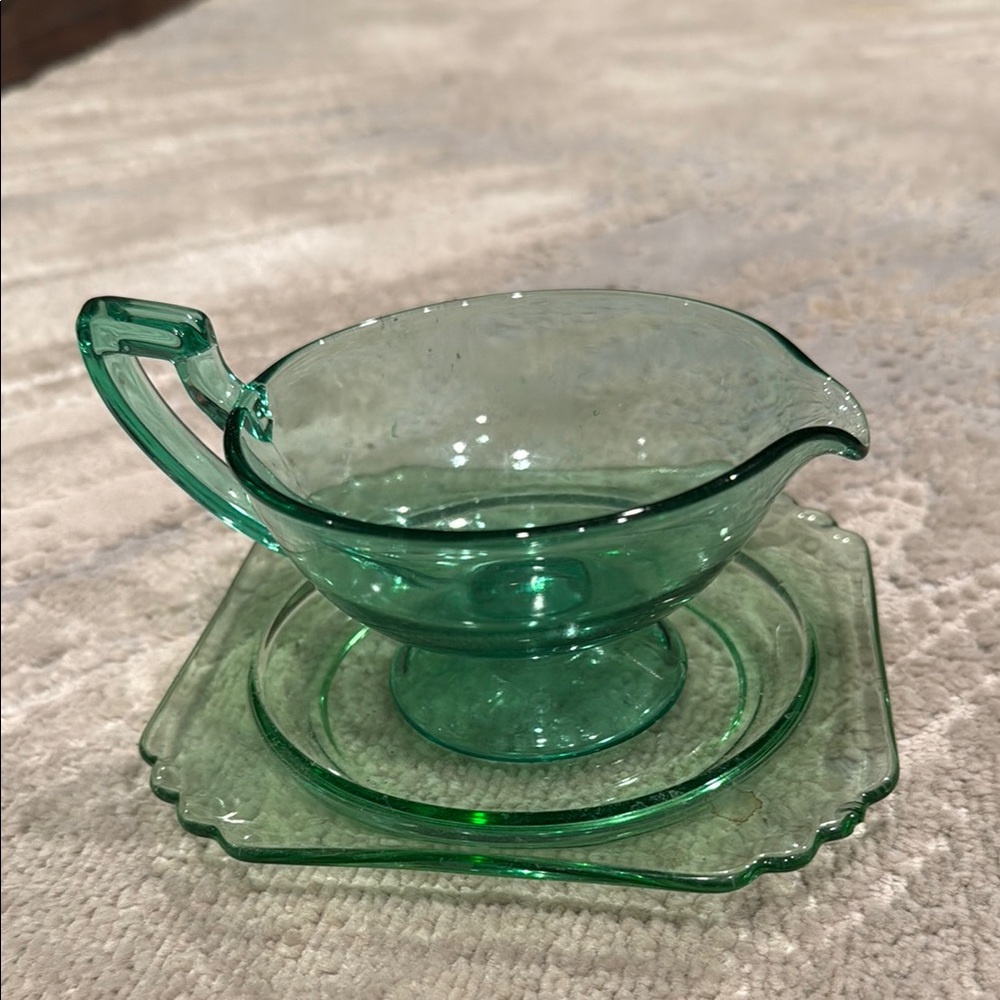 Heisey Yeoman Moongleam Gravy Boat/French Dressing Boat W/Underplate uranium
